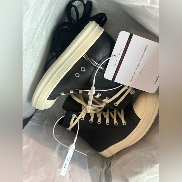 Rick Owens SS24 LIDO sneakers in black and milk washed calf - Picture 1 of 4